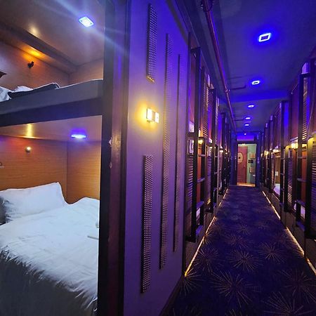 Attic Capsule Hotel Marigondon  エクステリア 写真